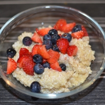 breakfast quinoa with blueberries and strawberries
